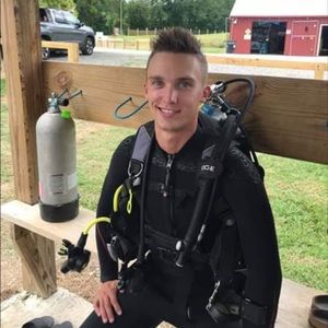 Meet your Posher, Devin